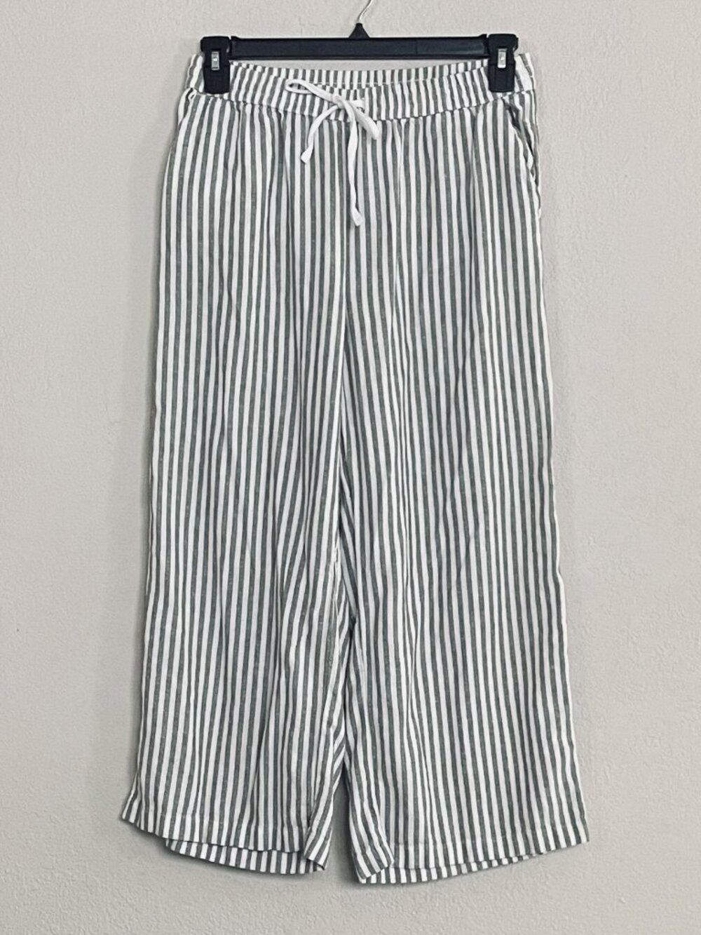 Women’s Drawstring Pants M — Gray/White Stripes